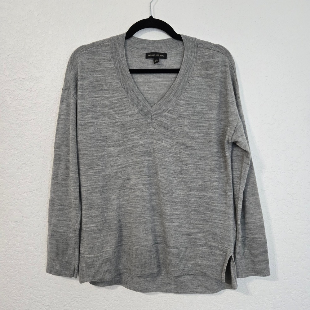 Banana Republic Womens V-Neck Sweater Heather Grey Merino Wool Relaxed Fit Small
